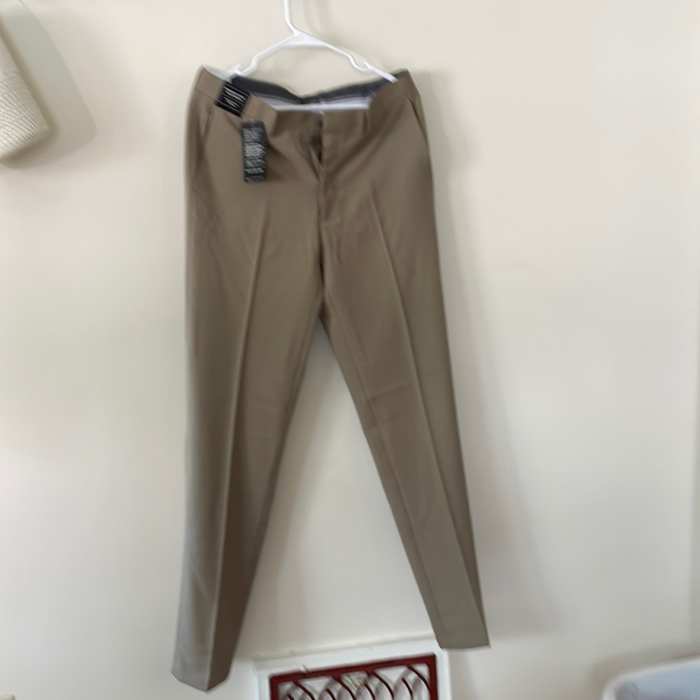 Men’s Haggar dress pants, slim fit, size 32w x 34l, tan